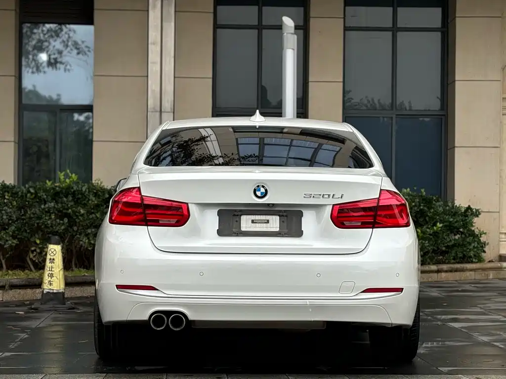 BMW 3 Series 2019 — фото 11