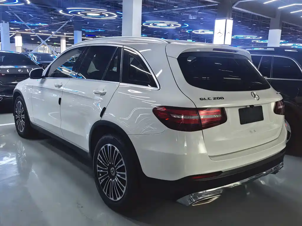 Mercedes-Benz GLC 2018 — фото 16
