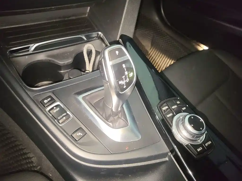 BMW 3 Series 2016 — фото 14