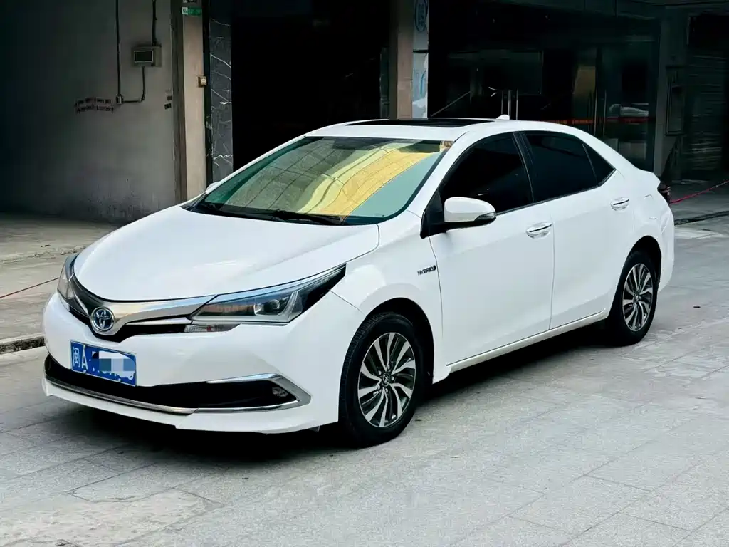 Toyota Corolla 2018 — фото 1