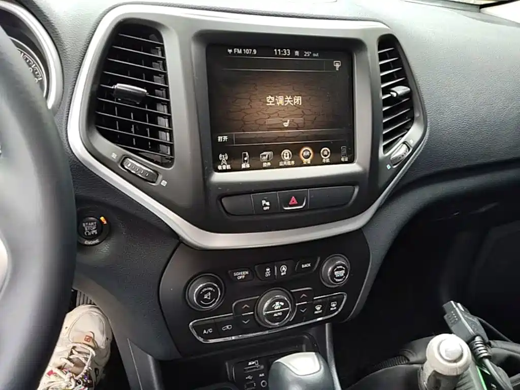 Jeep Cherokee 2016 — фото 13