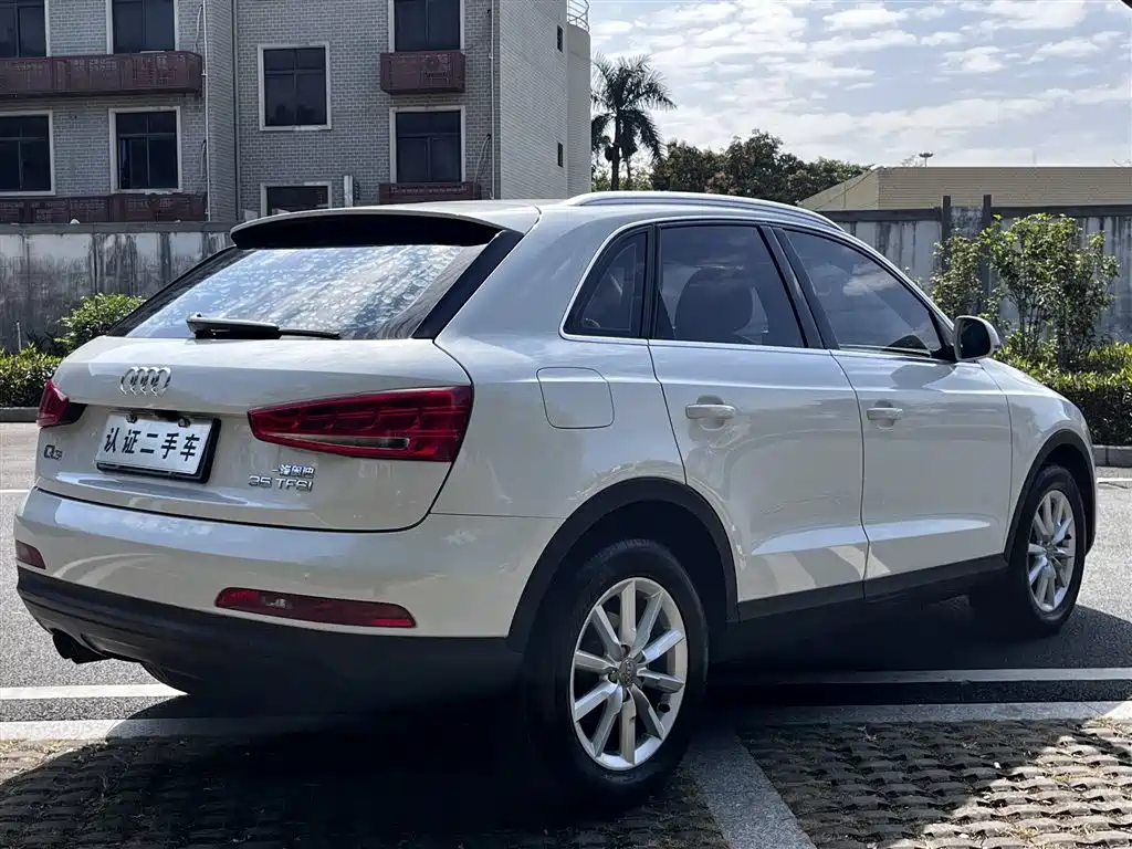 Audi Q3 2016 — фото 12