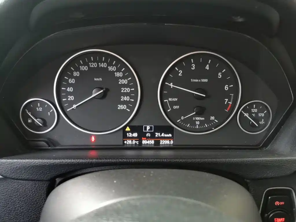 BMW 3 Series 2016 — фото 12