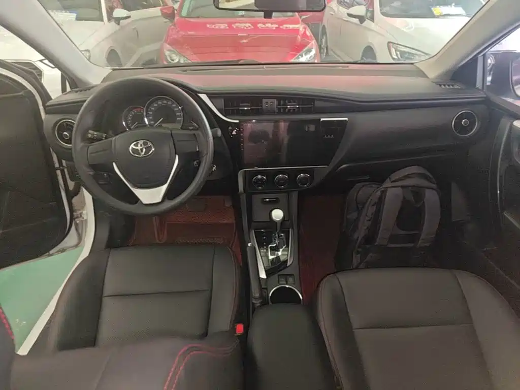 Toyota Corolla 2018 — фото 10