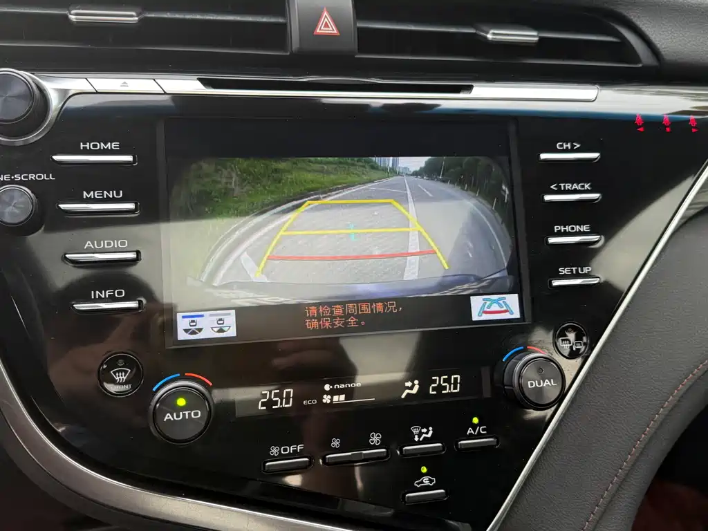 Toyota Camry 2019 — фото 13