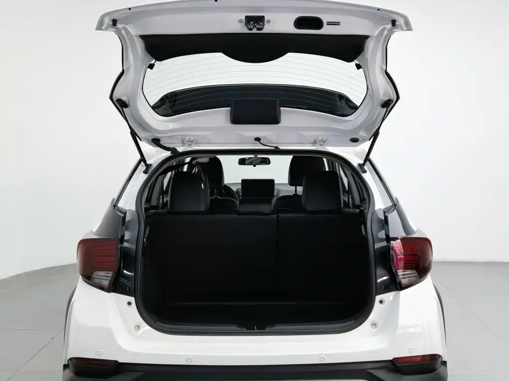 Toyota Yaris L 2020 — фото 16