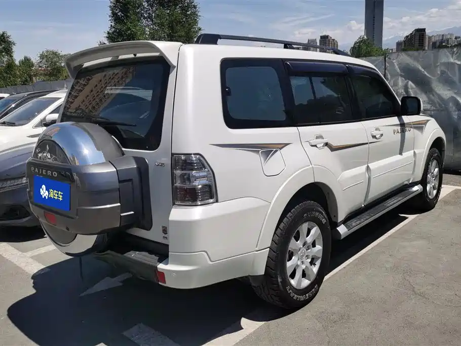 Mitsubishi Pajero 2018