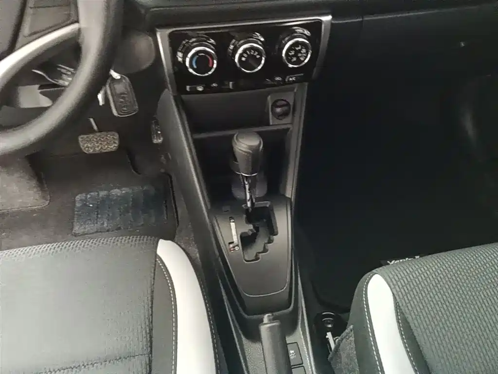 Toyota Yaris L 2022 — фото 14