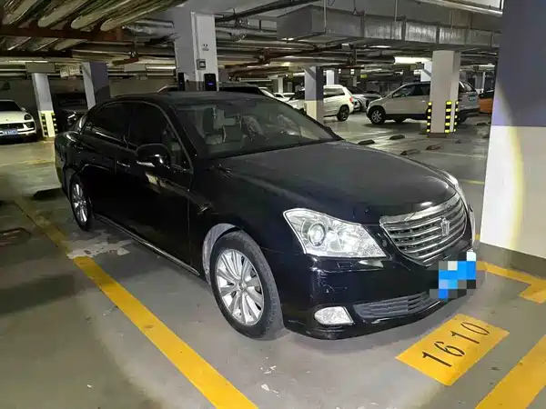 Toyota Crown 2010