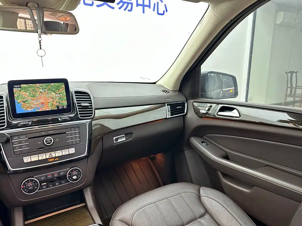 Mercedes-Benz GLS 2018 — фото 15