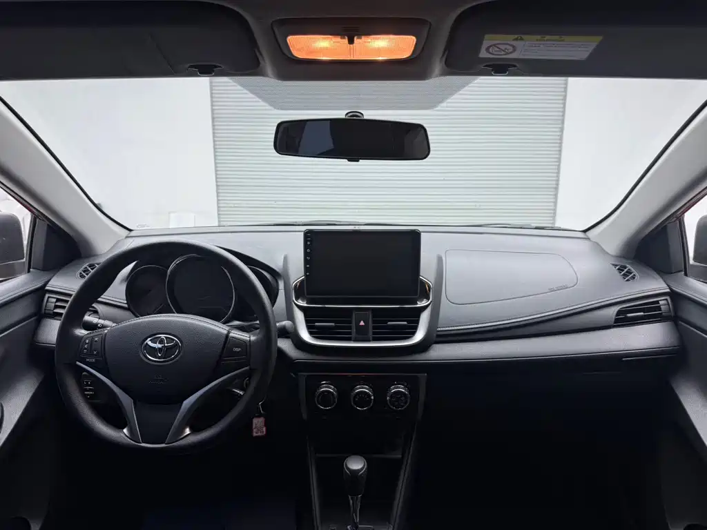 Toyota Yaris L 2022 — фото 14