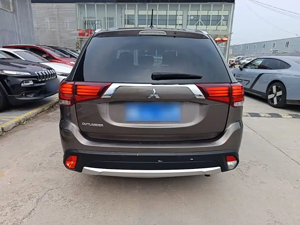 Mitsubishi Outlander 2016