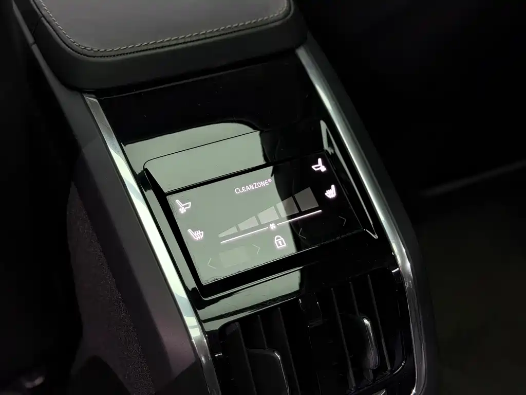 Volvo S90 2017 — фото 20