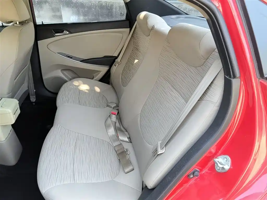 Hyundai Verna 2015 — фото 17