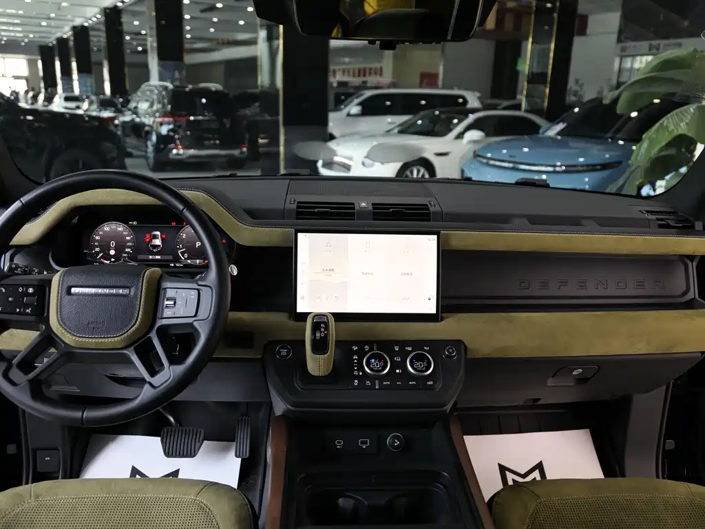 Land Rover Defender 2024 — фото 14