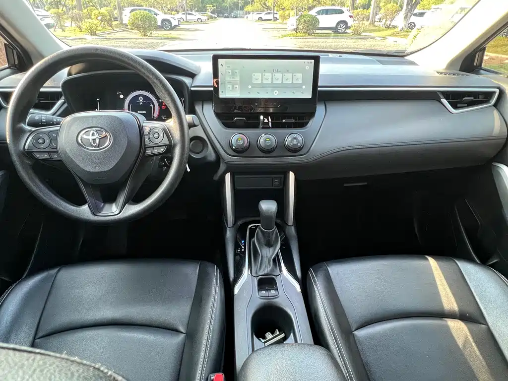 Toyota Corolla Cross 2023 — фото 12