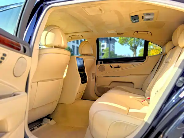 Lexus LS 2016