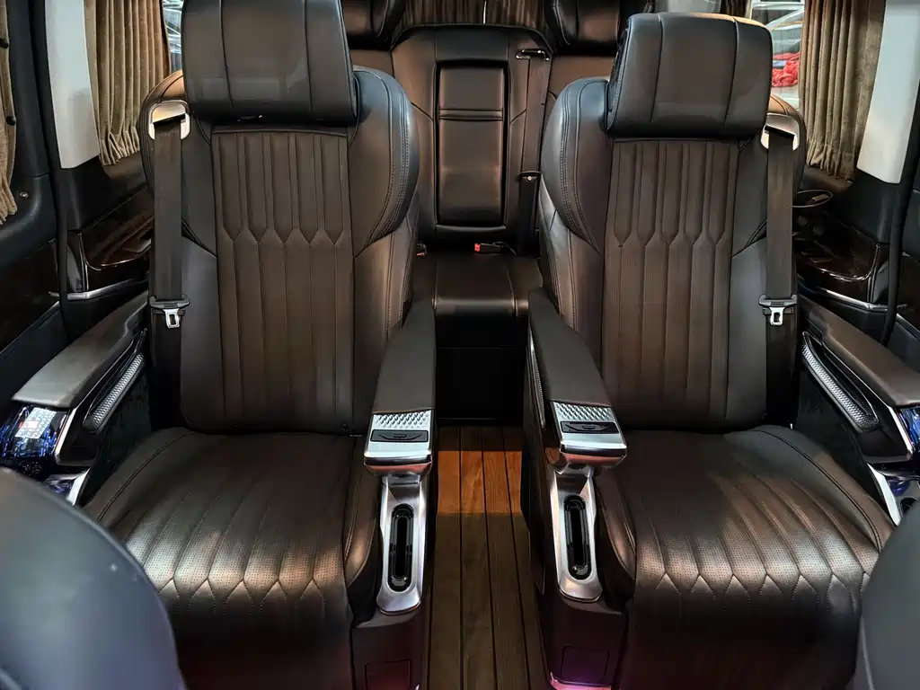 Mercedes-Benz V-Class 2019 — фото 11