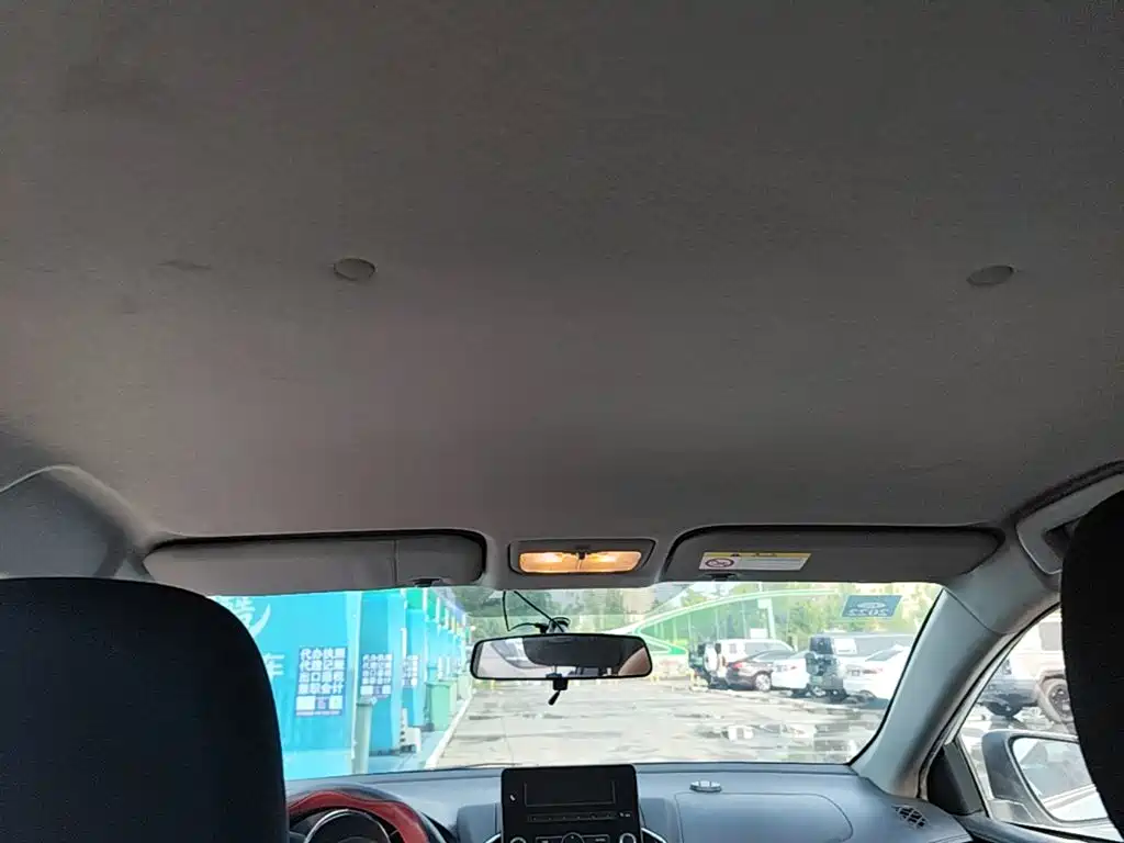 Toyota Yaris L 2020 — фото 18