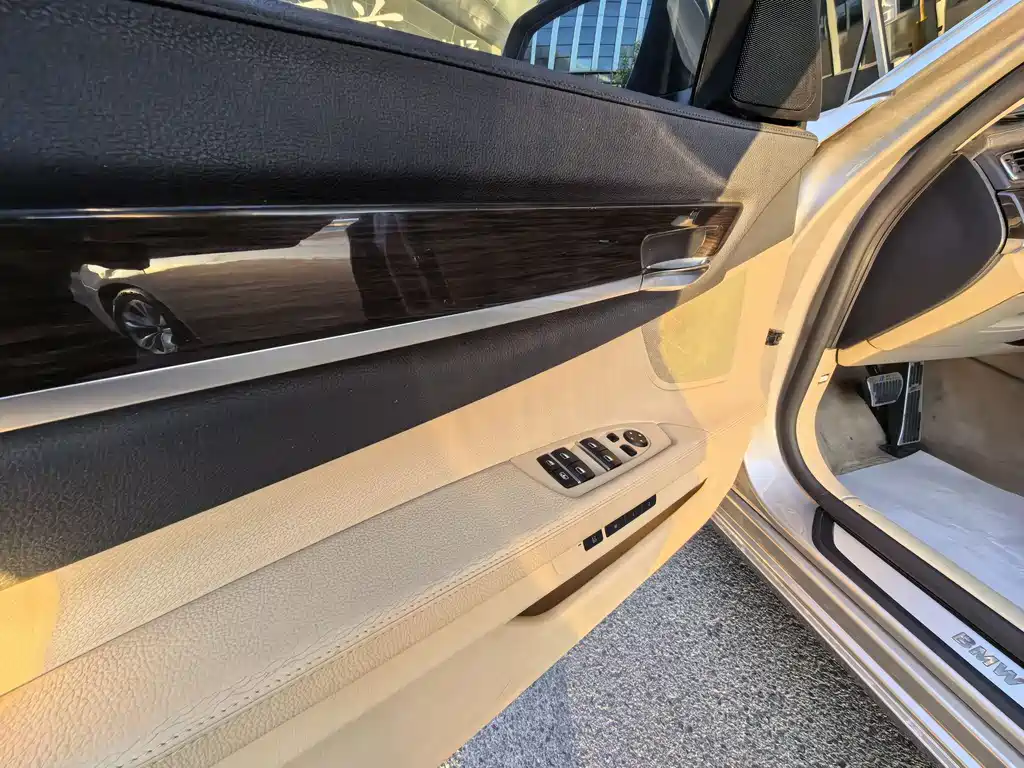 BMW 7 Series 2013 — фото 9