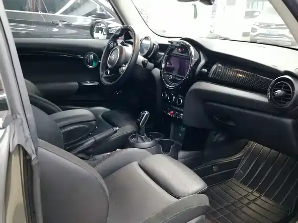 MINI MINI 2020