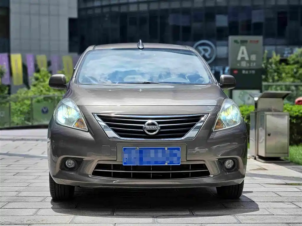 Nissan Sunny 2012