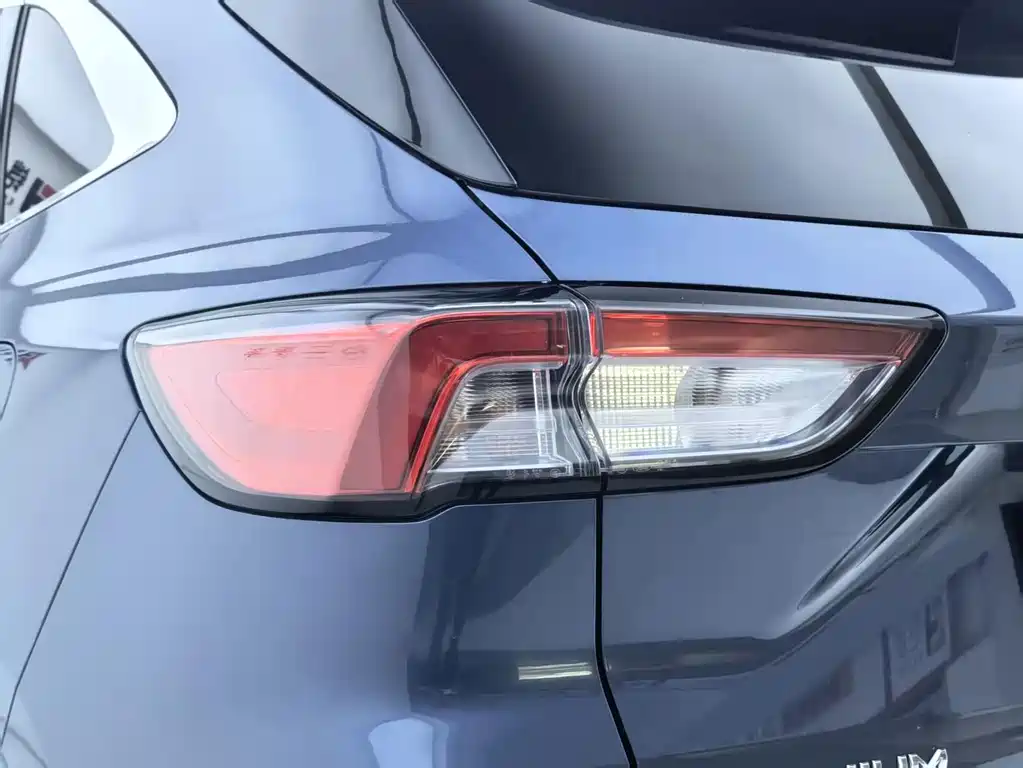 Ford Edge 2022 — фото 30