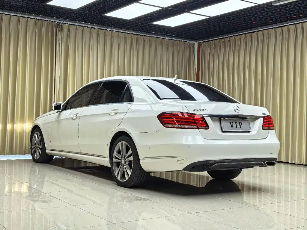 Mercedes-Benz E-Class 2015 — фото 21