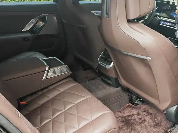BMW i7 2024