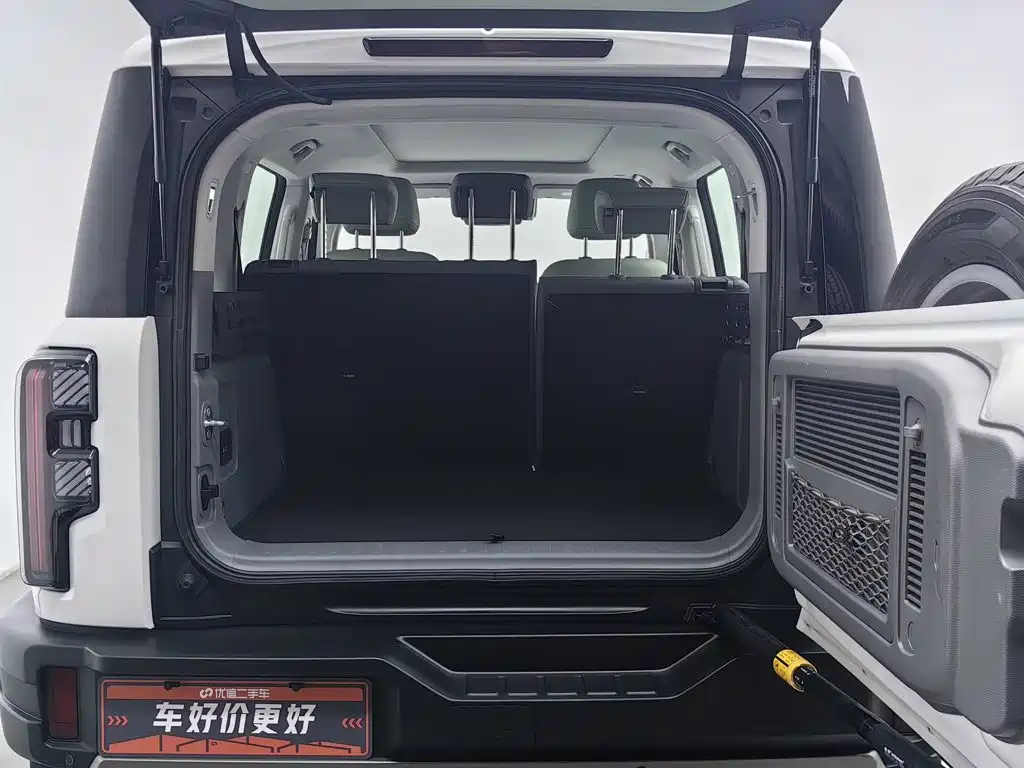 BAIC BJ40 Extended Range 2025 — фото 16