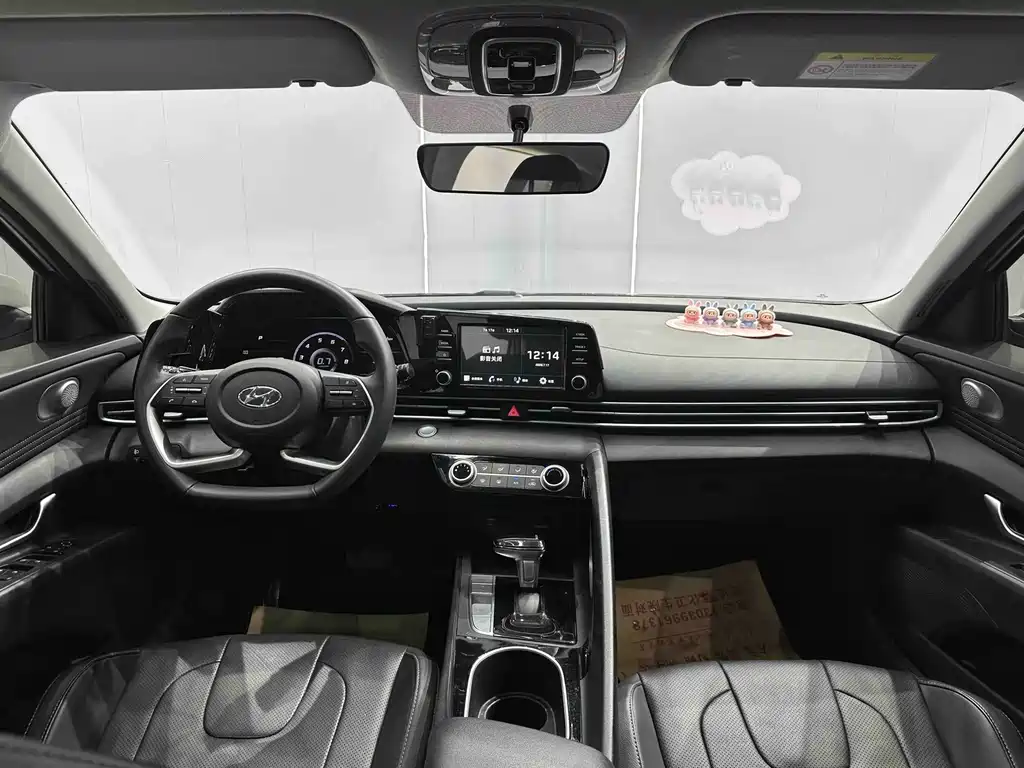 Hyundai Elantra 2023 — фото 11