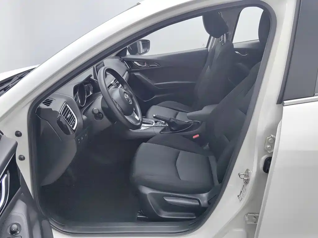 Mazda 3 Axela 2016 — фото 10