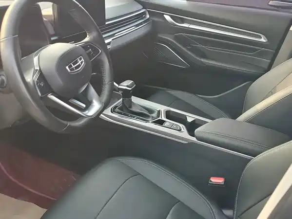 Geely Emgrand 2022