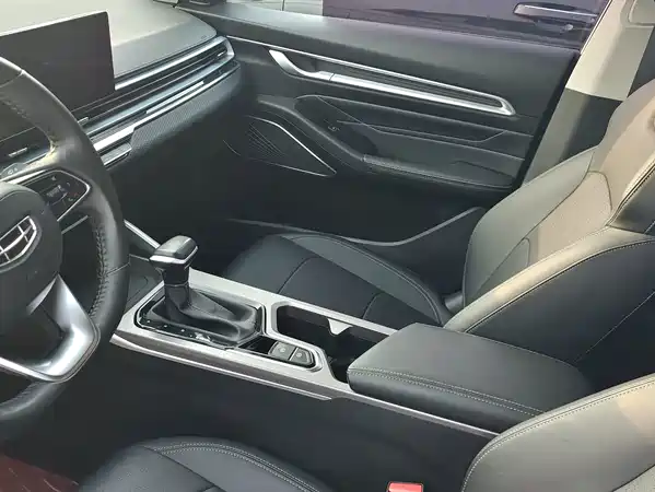 Geely Emgrand 2022