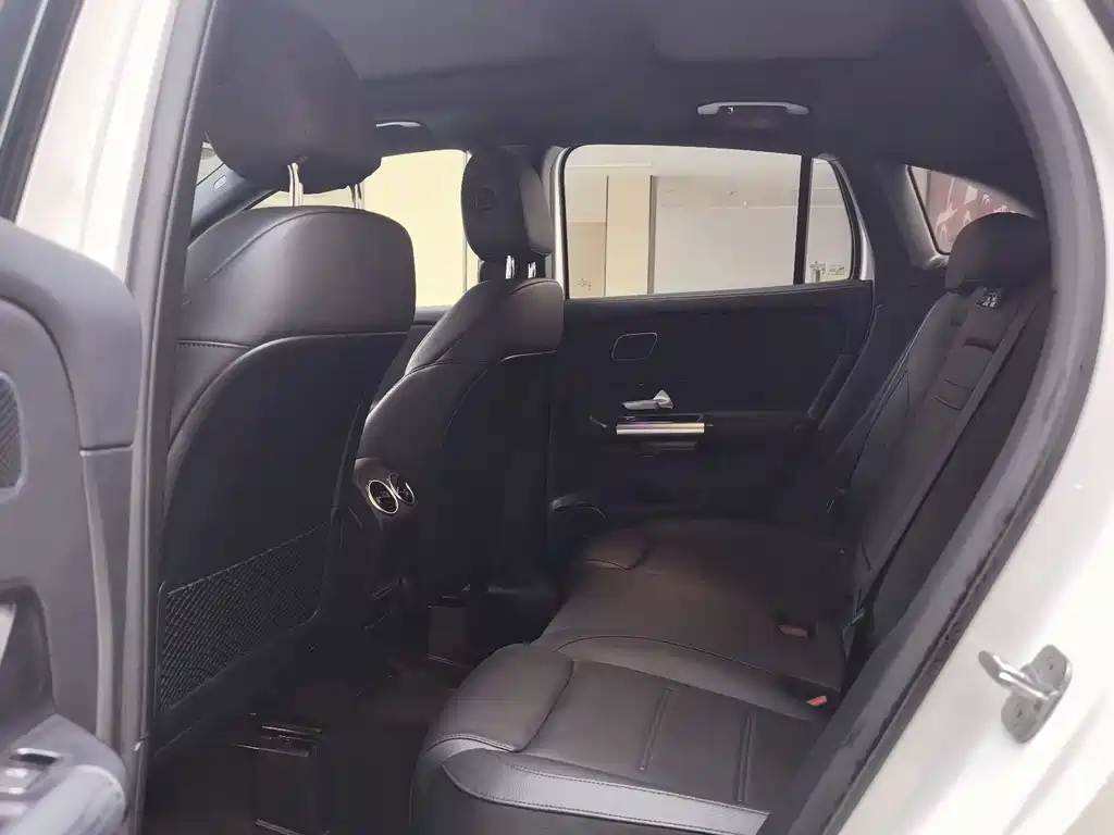 Mercedes-Benz GLA 2024 — фото 16