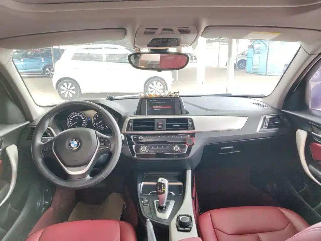 BMW 1 Series 2019 — фото 10