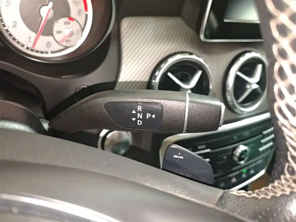 Mercedes-Benz GLA 2017 — фото 14