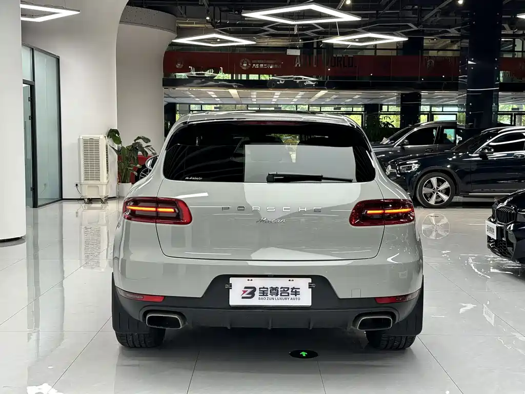 Porsche Macan 2017 — фото 10