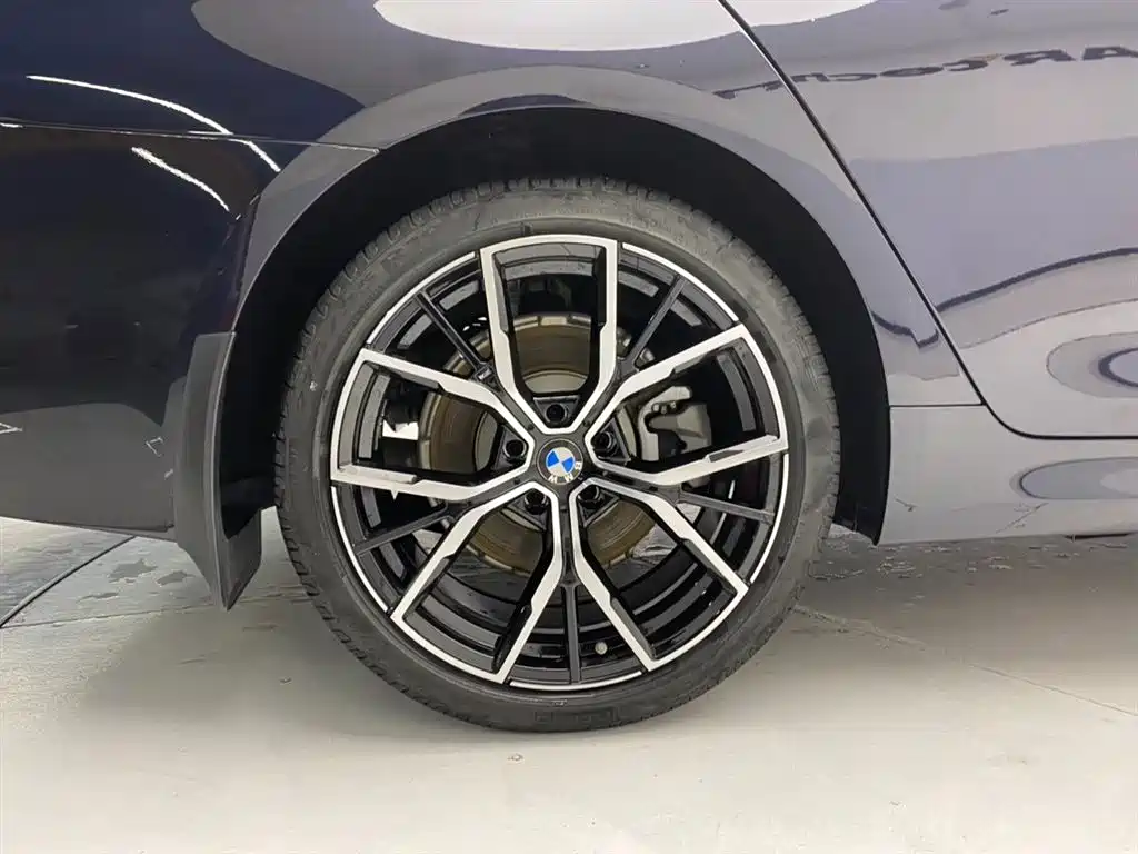 BMW 5 Series 2021 — фото 11