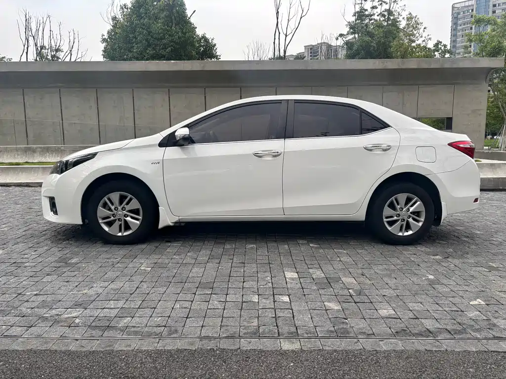 Toyota Corolla 2015 — фото 9