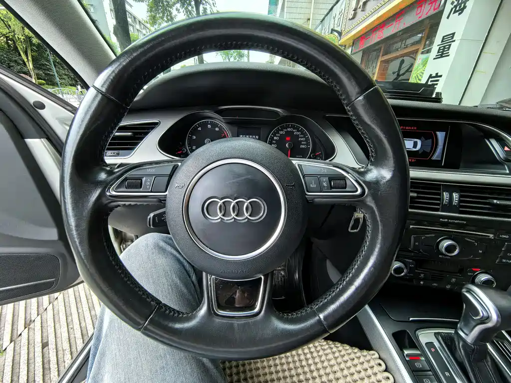 Audi A4L 2015 — фото 14
