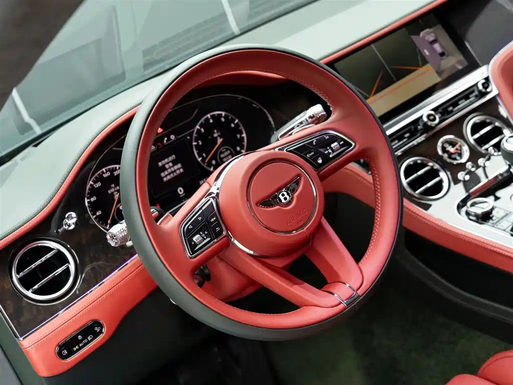 Bentley Continental 2024 — фото 11
