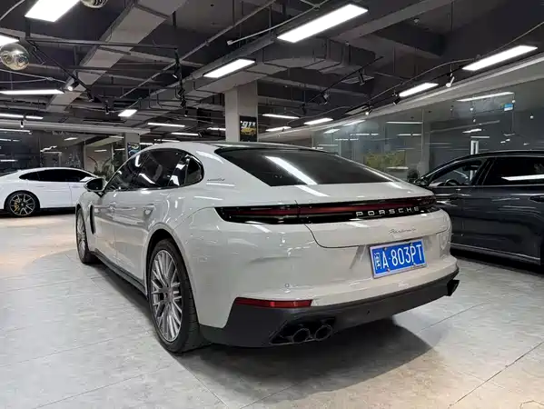 Porsche Panamera 2025