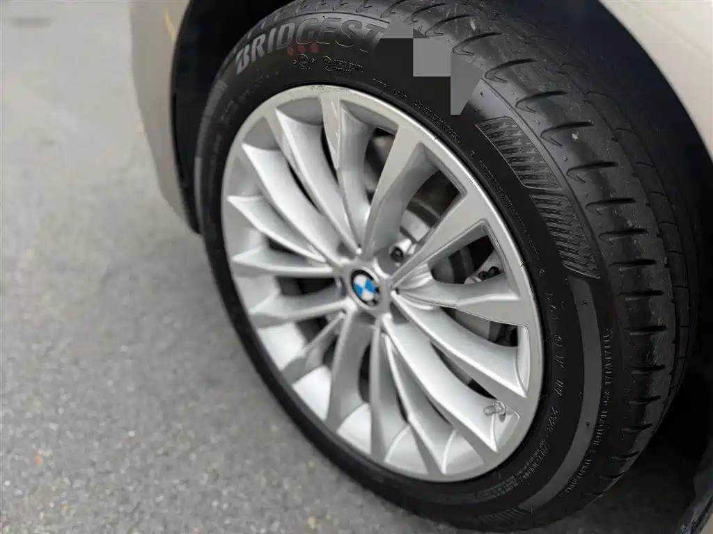BMW 5 Series 2019 — фото 13