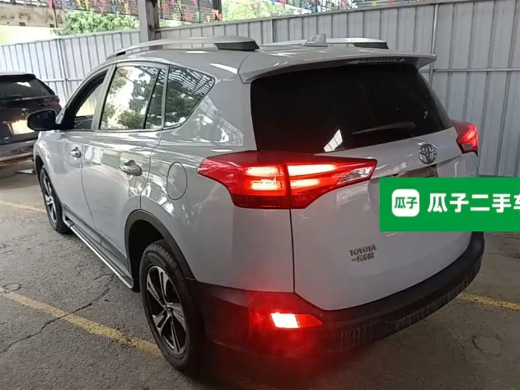Toyota RAV4 2016 — фото 5