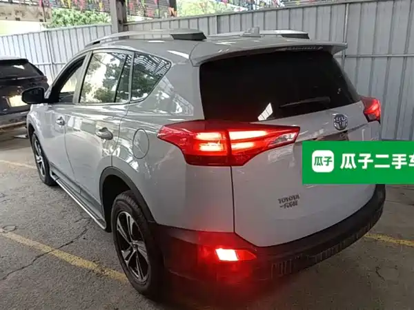 Toyota RAV4 2015