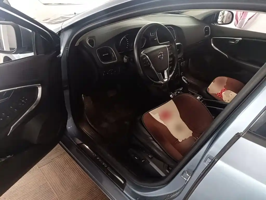 Volvo V40 2016 — фото 16
