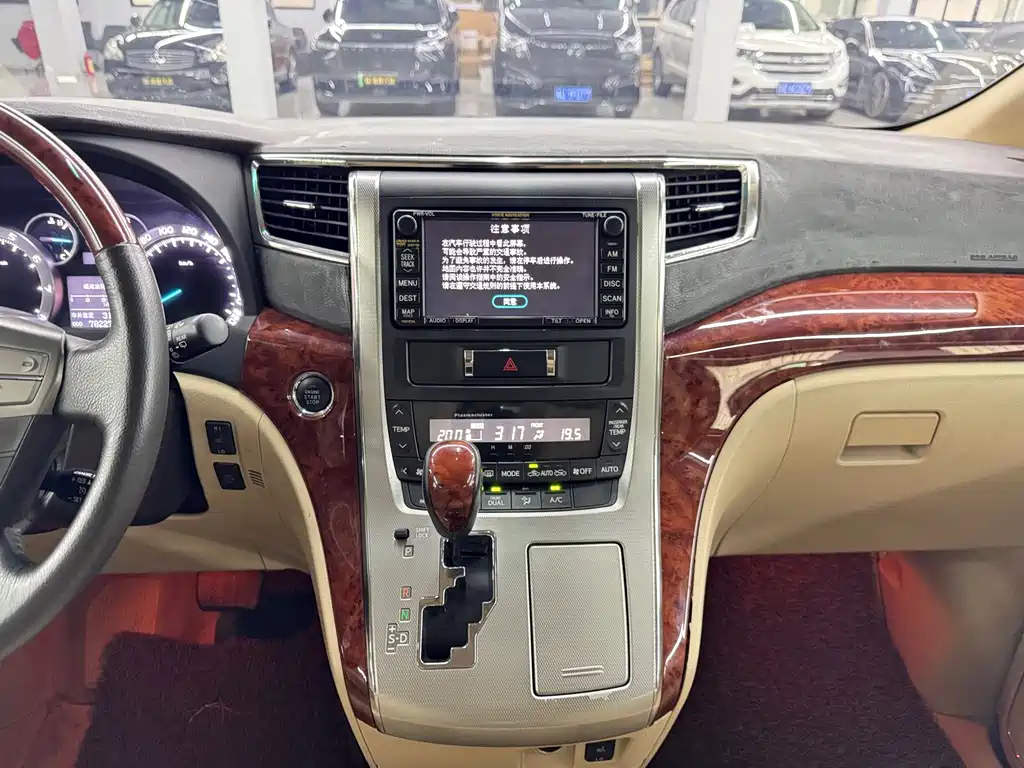 Toyota Alphard 2011 — фото 12