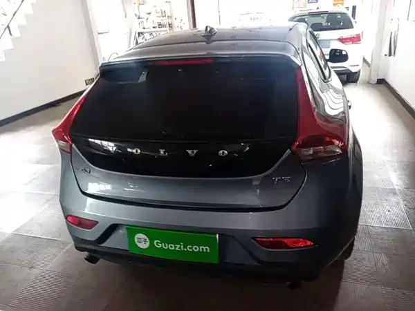 Volvo V40 2016