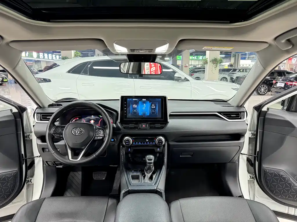 Toyota RAV4 2021 — фото 16